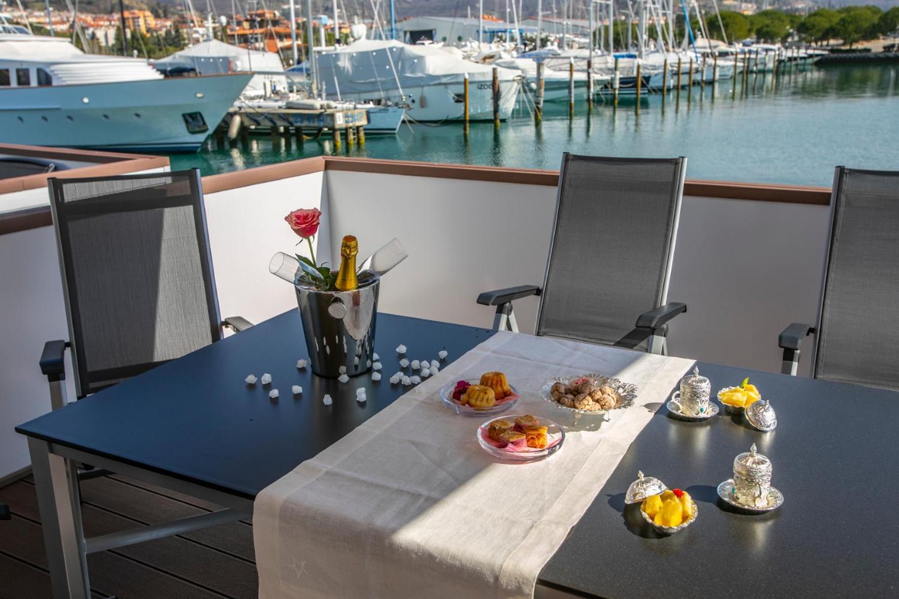 Floating Sea House Principessa Villa Portorož Buitenkant foto